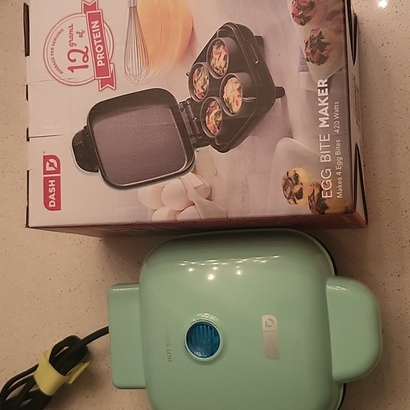 DASH Deluxe Sous Vide Style Egg Bite Maker with Silicone Molds AQUA - Picture 9 of 15